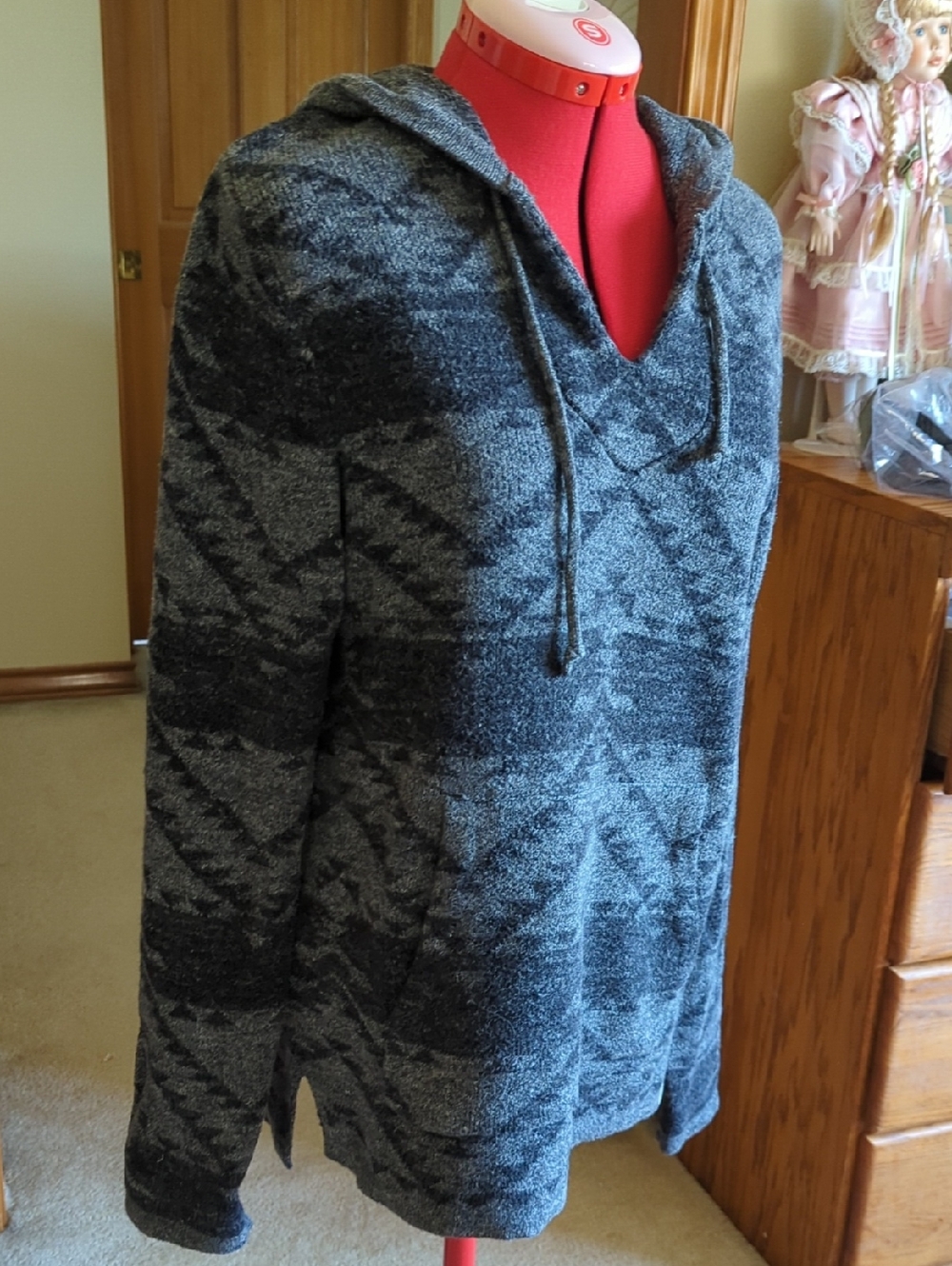 Men's V-Neck Hooded Sweater - Gray Geometric Lucky Brand SZ. S